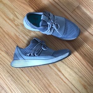 Under armor tennis shoes